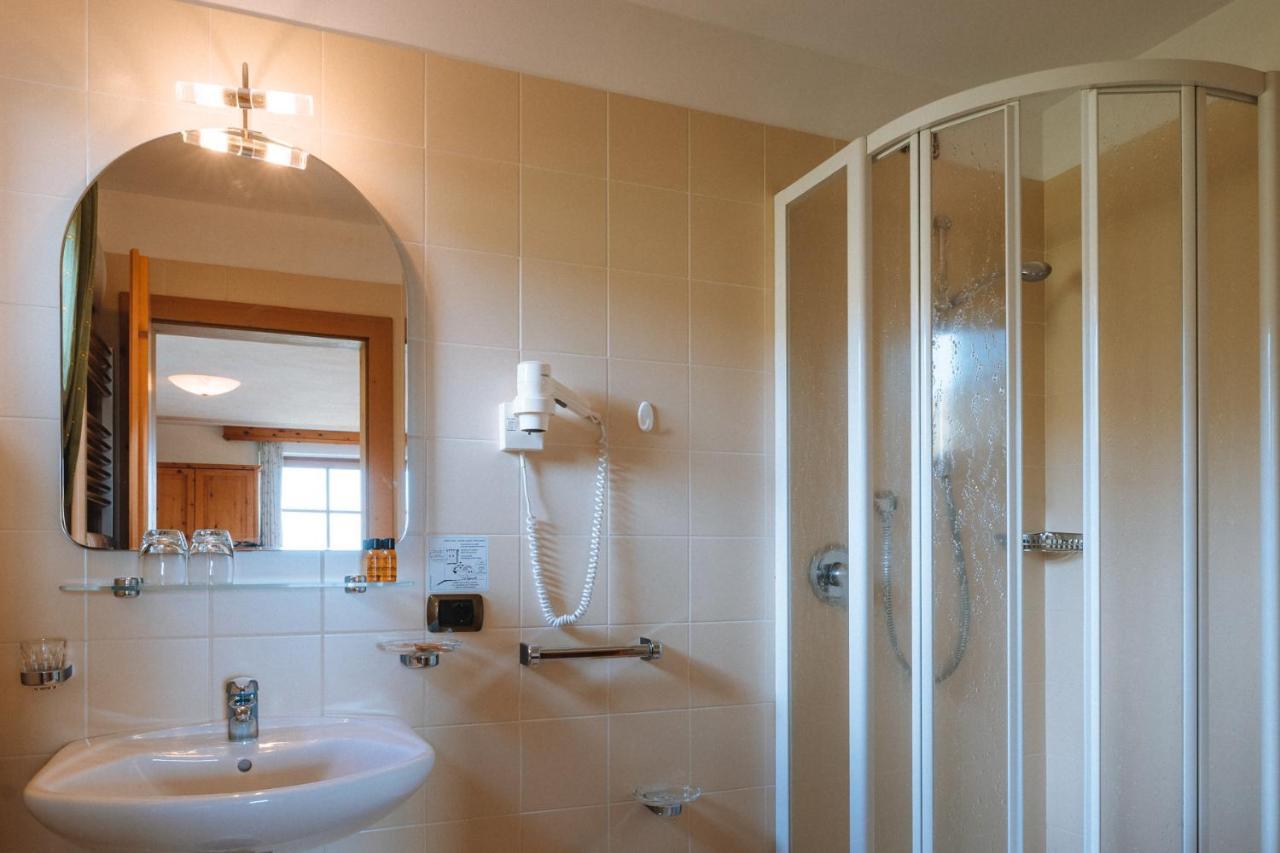 Uetia De Boerz Hotel San Martino in Badia Eksteriør billede