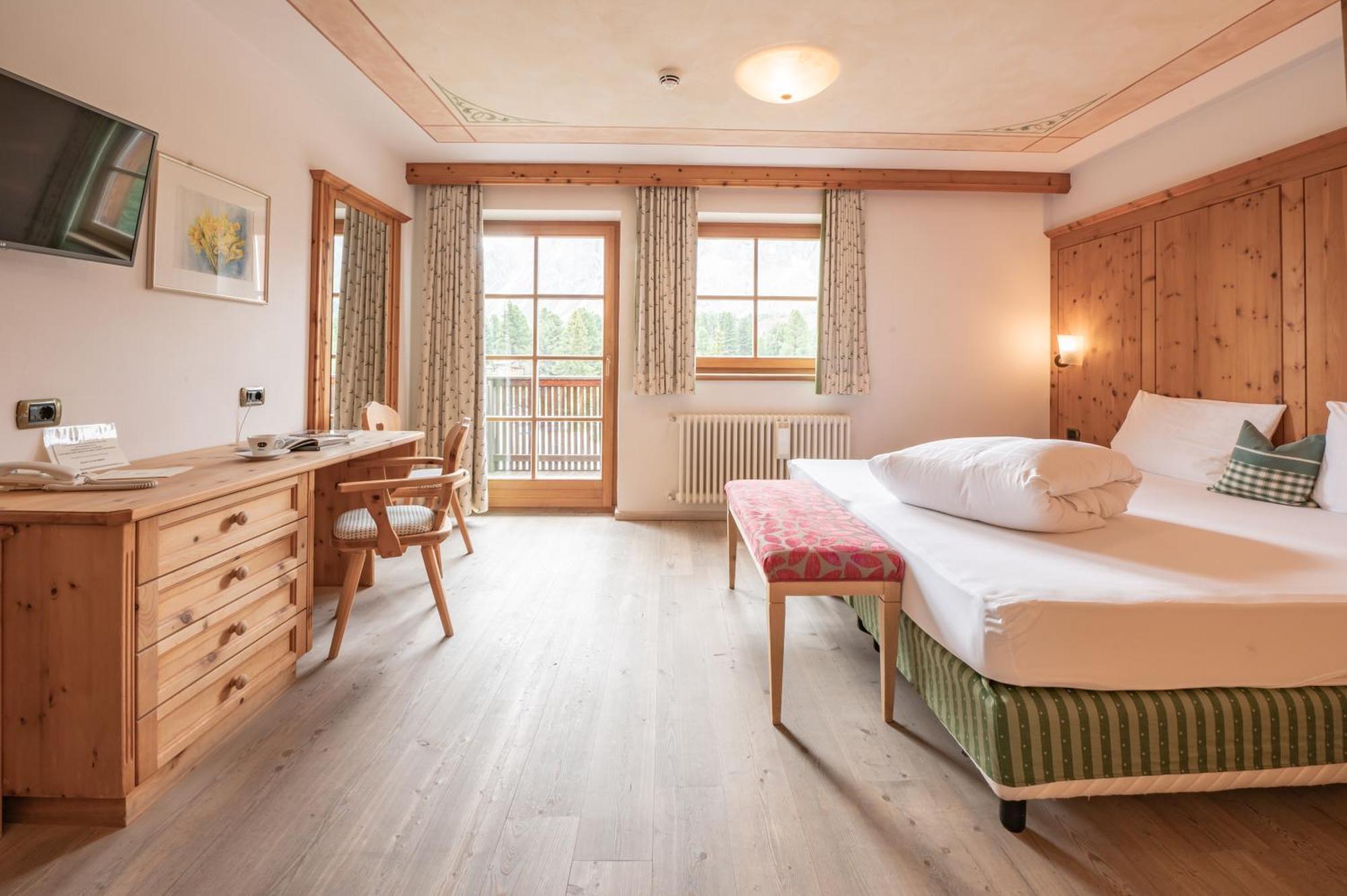 Uetia De Boerz Hotel San Martino in Badia Eksteriør billede